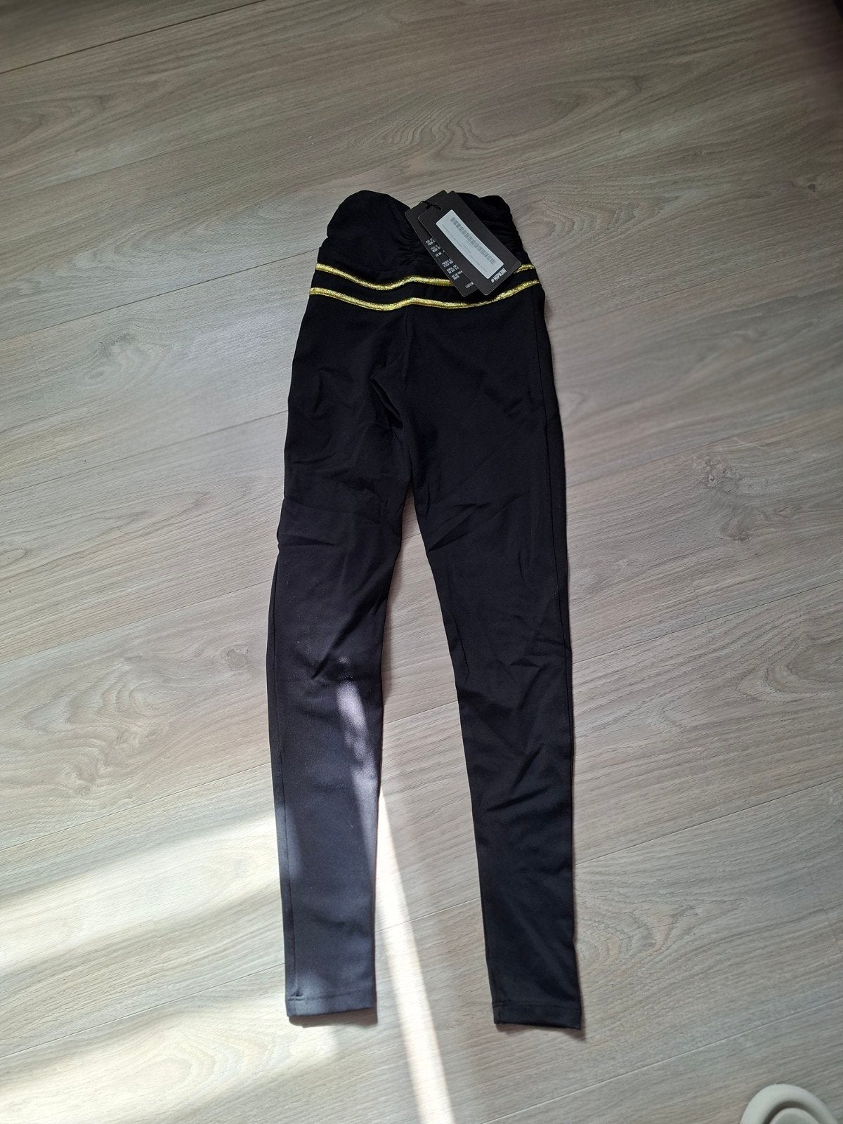 Hipkini Sportlegging Zwart met Gouden Details, Maat 38/40 (M), Hipkini, Zwart, Nieuw