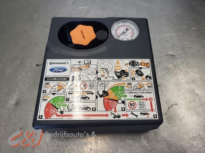 Bandenpomp van een Ford Transit Connect
