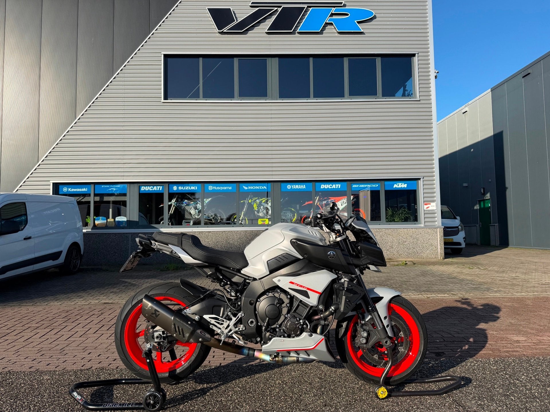 Yamaha Tour MT-10 ABS Naked Nardo Akrapovic, Motoren, Japan
00483  Japan, JP, Info@yamaha.com, Meer dan 35 kW, ABS