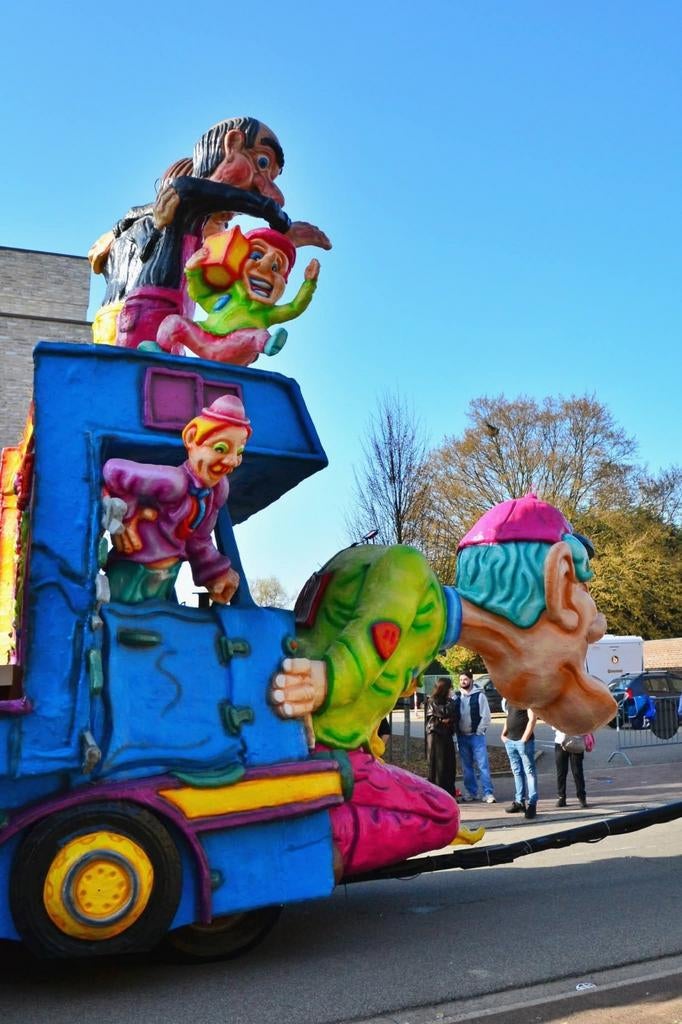 Polyesteren carnavalswagen, Ophalen, Carnaval