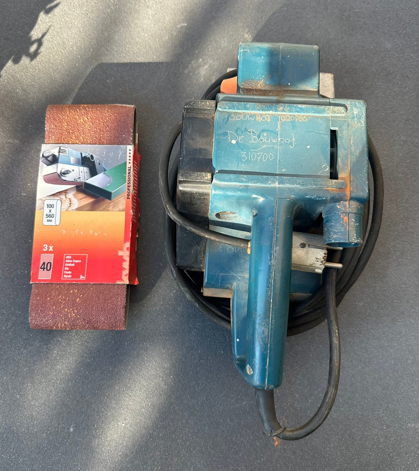 Bandschuurmachine. AEG, Ophalen, Gebruikt, 1000 watt of meer, Werkbankslijpmachine
