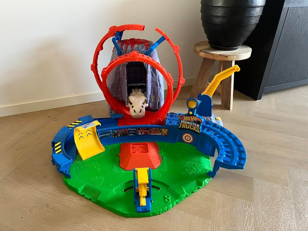 Hot wheels dino baan Monstertrucks met licht/geluid/beweging, Ophalen, Zo goed als nieuw, Handmatig, Hot Wheels