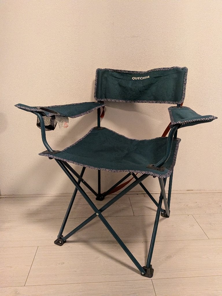 QUECHUA Opvouwbare campingstoel met armleuningen, Ophalen, Zo goed als nieuw, Campingstoel