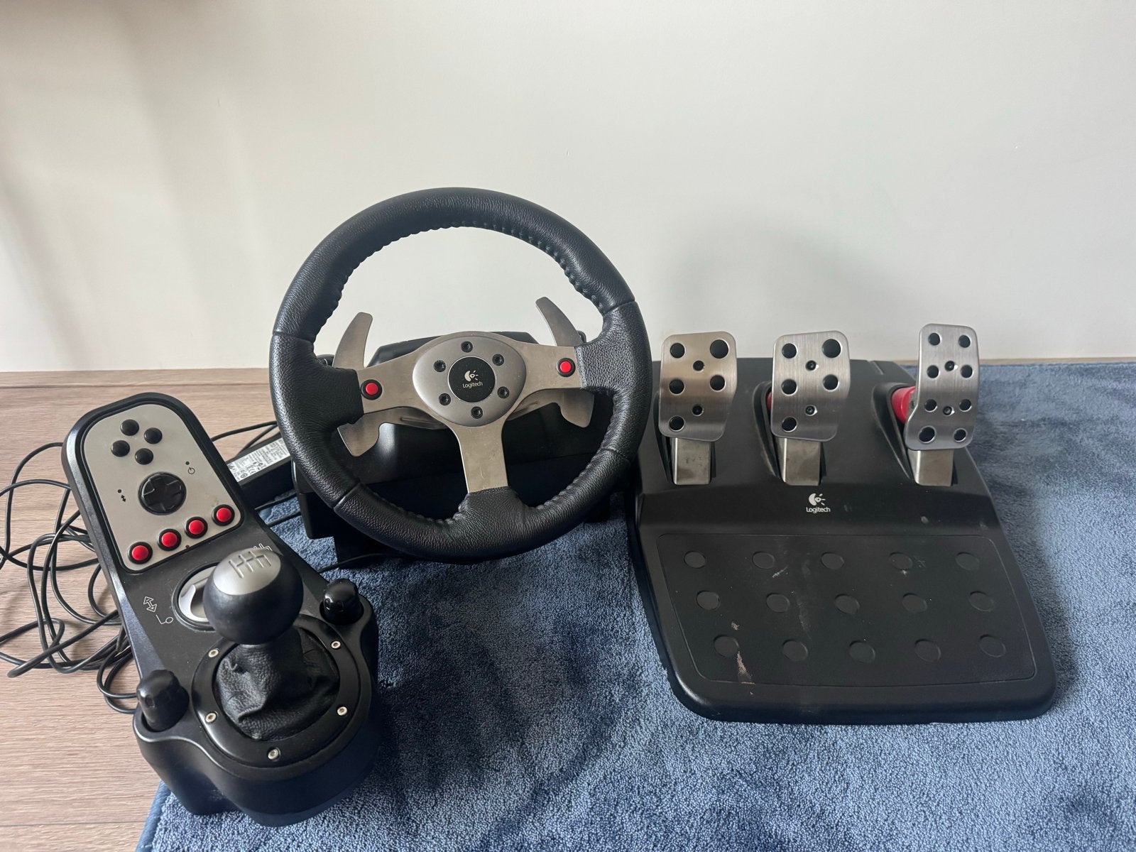 Logitech G25 Racing Wheel met pedalen en shifter, Ophalen, Racestuur, Gebruikt, Force feedback