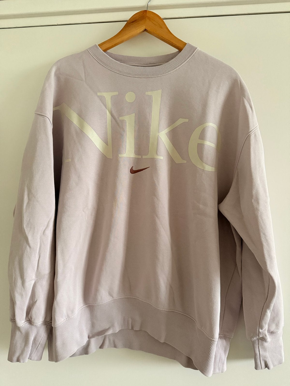 Nike oversized sweater maat M, Ophalen of Verzenden, Zo goed als nieuw, Maat 38/40 (M), Paars