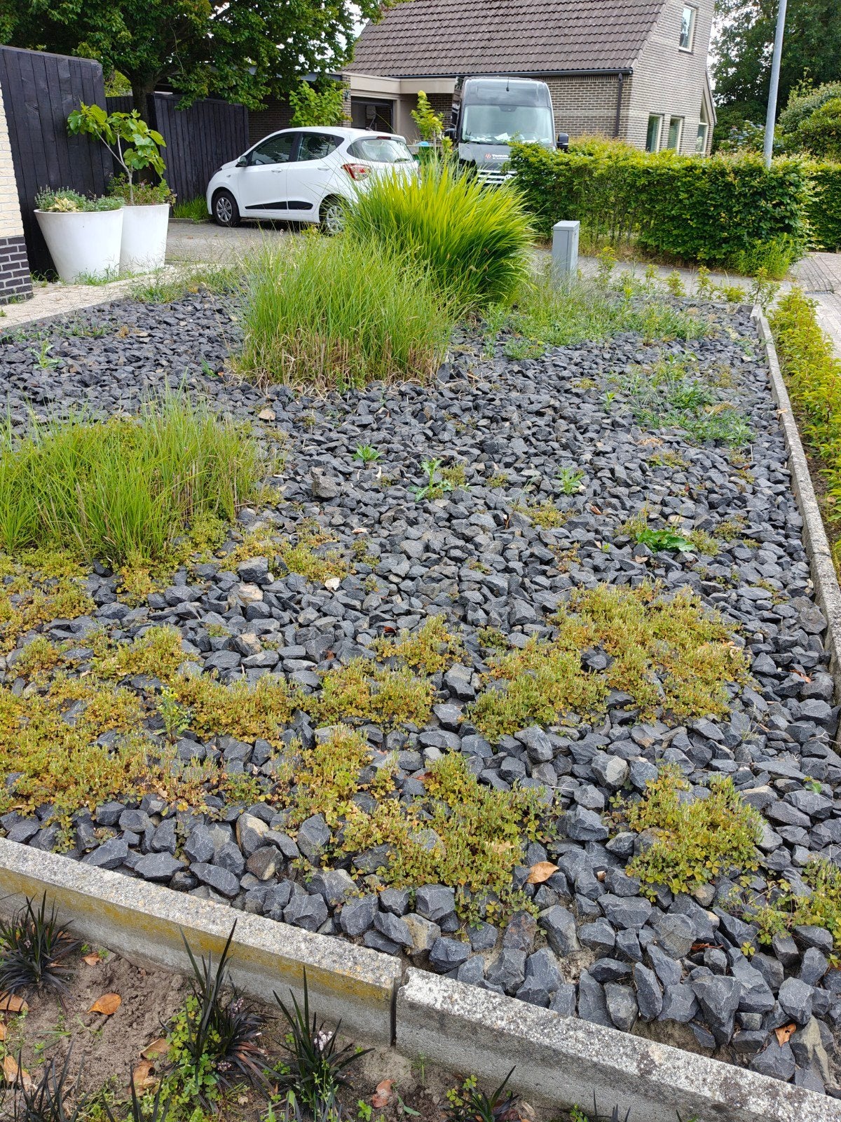 Gratis Basalt stenen en beton bandjes (2000 kg), Tuin en Terras, Grind, Keien en Split, Ophalen