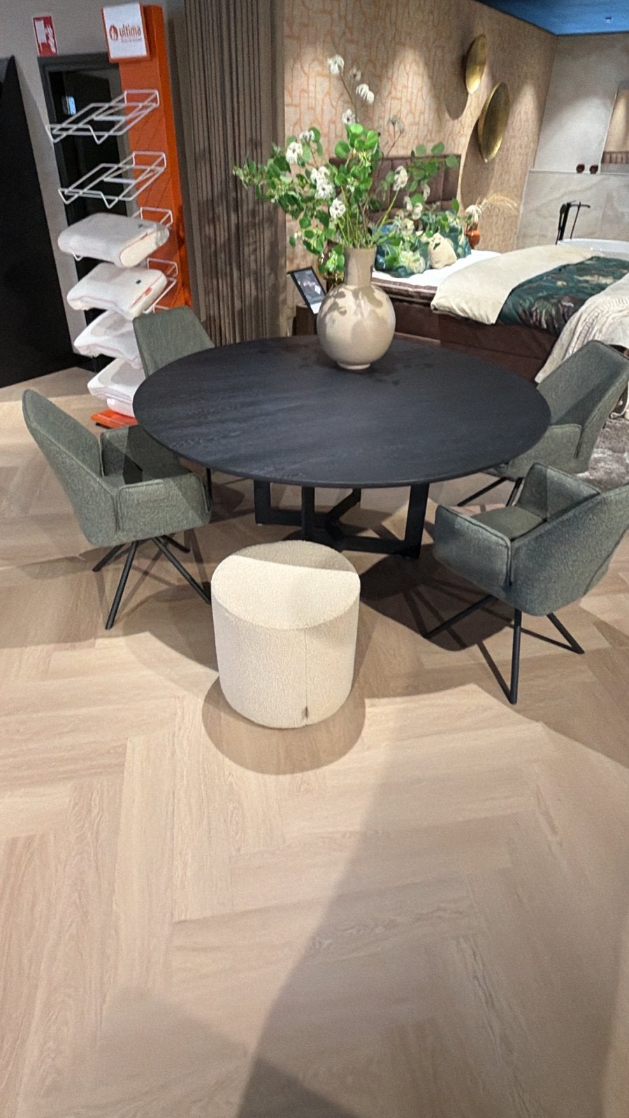 Mooie ronde tafel, diameter 170 cm, Huis en Inrichting, Tafels | Eettafels, Ophalen, Gebruikt, Rond, 150 tot 200 cm