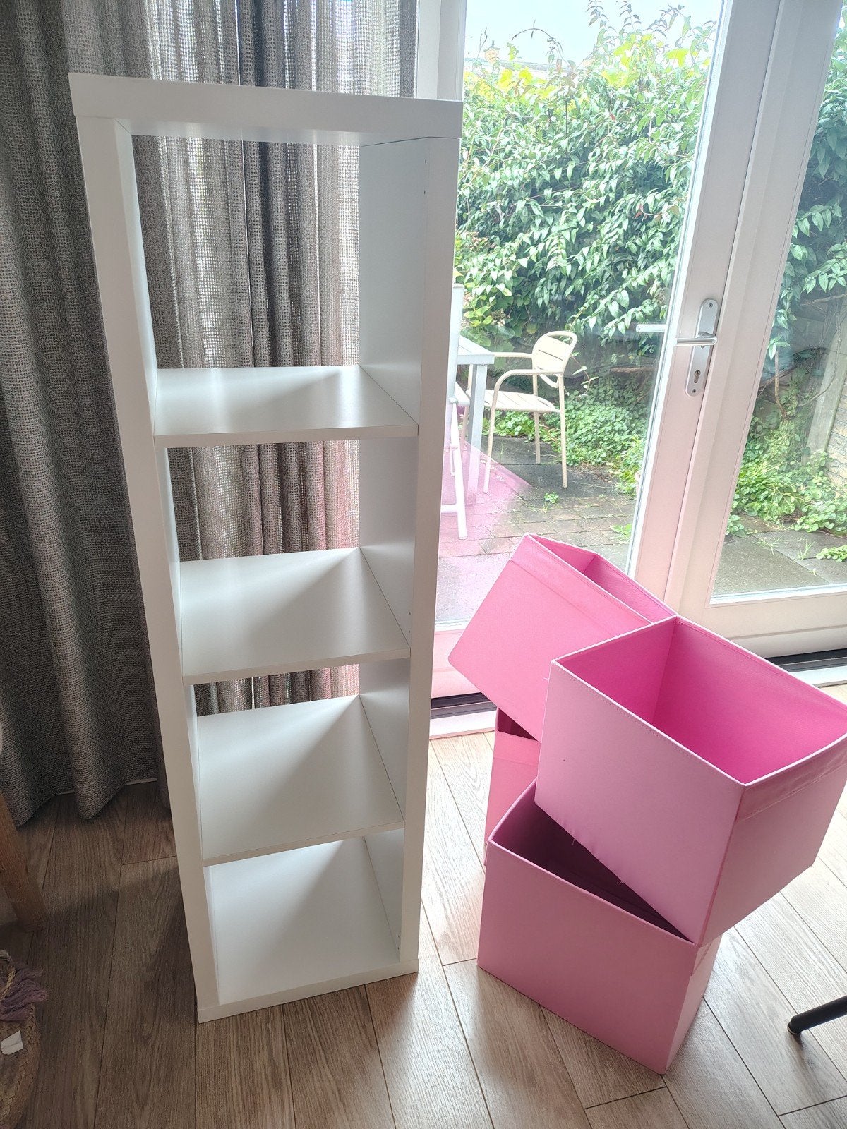Witte IKEA Kallax kast met 4 roze bakken, Ophalen, Met plank(en), Minder dan 50 cm, Gebruikt