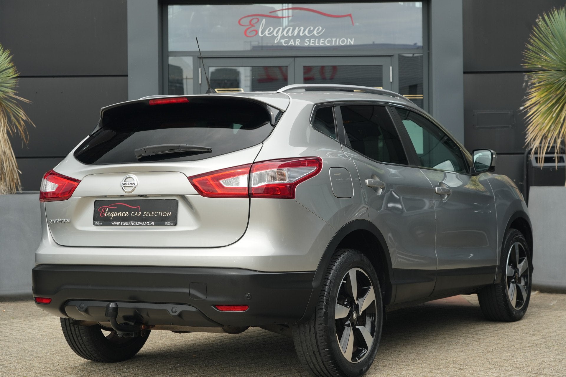 Nissan QASHQAI 1.6 N-Connecta 164pk Panoramadak/Trekhaak/360, Auto's, Voorwielaandrijving, Gebruikt, 4 cilinders, 1290 kg