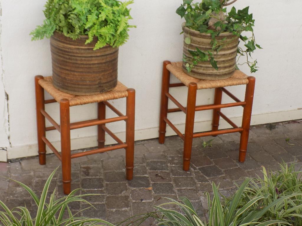 vintage houten kruk met gevlochten biezen zitting, Huis en Inrichting, Krukjes, Ophalen, Gebruikt, Hout