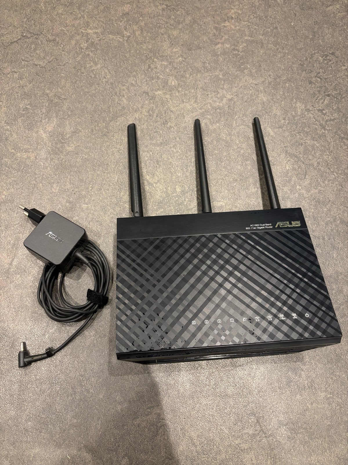 ASUS RT-AC68U AC1900 Dual-Band Gigabit WiFi Router, Computers en Software, Routers en Modems, Gebruikt, Router, Ophalen of Verzenden