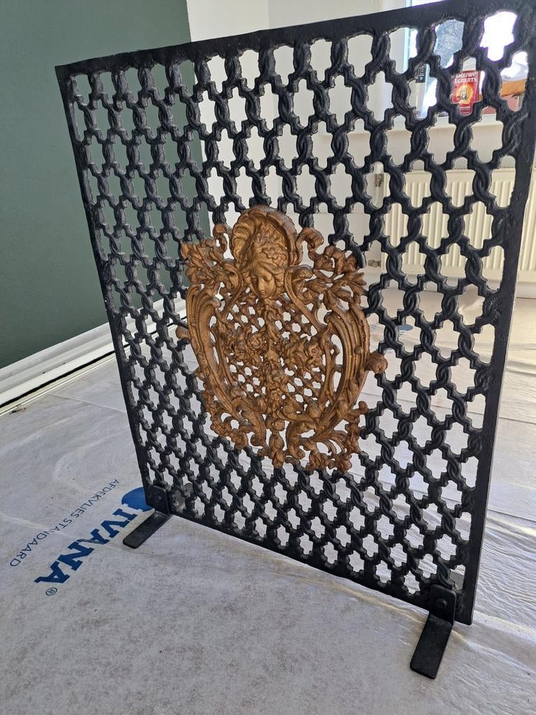 Gietijzeren haardscherm met goudkleurig ornament, Ophalen, Zo goed als nieuw, Vrijstaande haard, Overige soorten