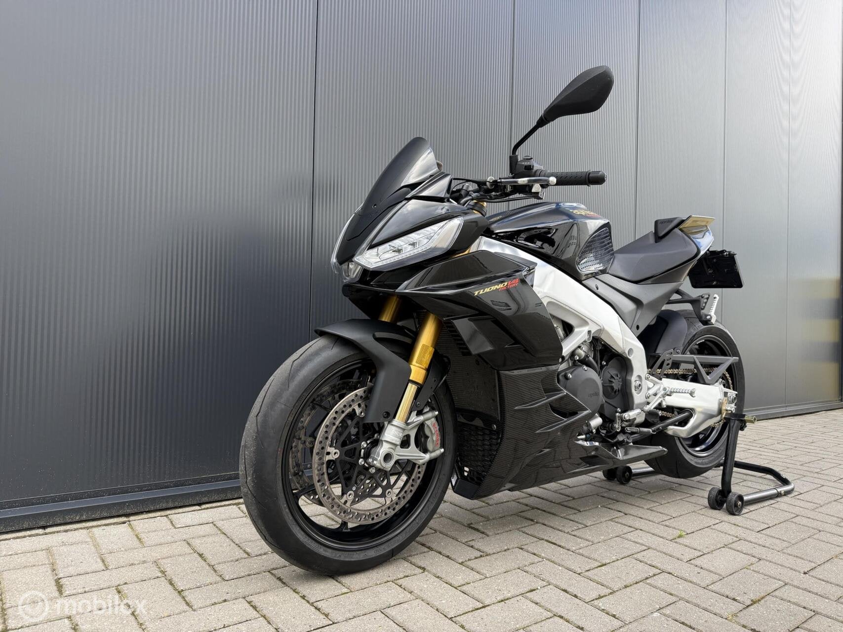 Aprilia Tuono V4 1100 Factory 2023 Akrapovic, Traction Control, 1077 cc, Via Michelangelo 1 Noale, Aprilia