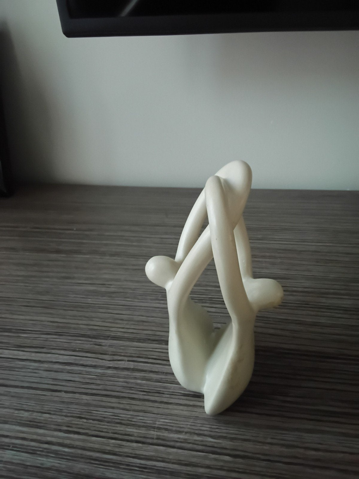 Abstract beeldje van omhelzende figuren, Minder dan 20 cm, Ophalen of Verzenden, Handgemaakt, Beeld