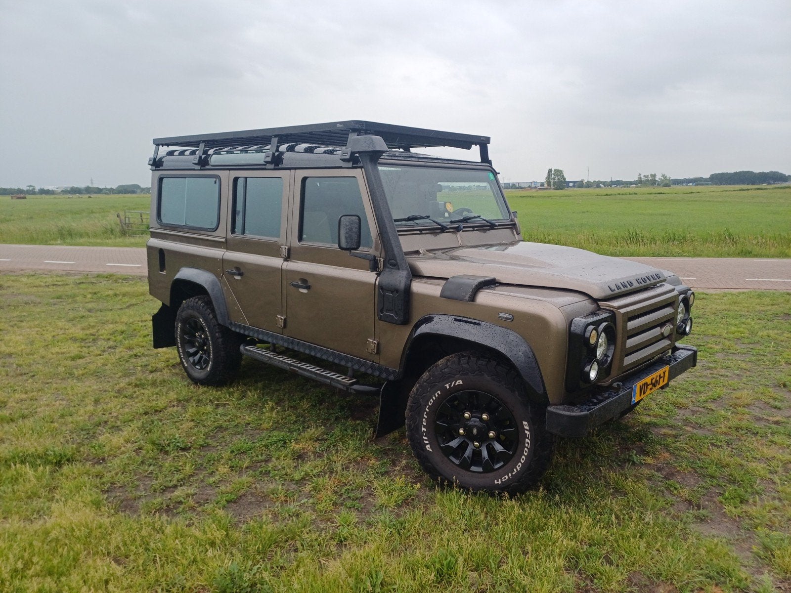 Land Rover Defender 2.4 D 2011, Auto's, 2005 kg, Land Rover, 4 cilinders, 7 stoelen