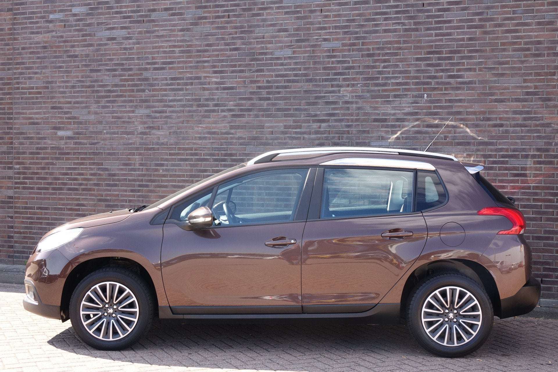 Peugeot 2008 1.2 PureTech Active, nieuwe distributieriem, ke, Auto's, Voorwielaandrijving, Euro 5, 1199 cc, Bruin