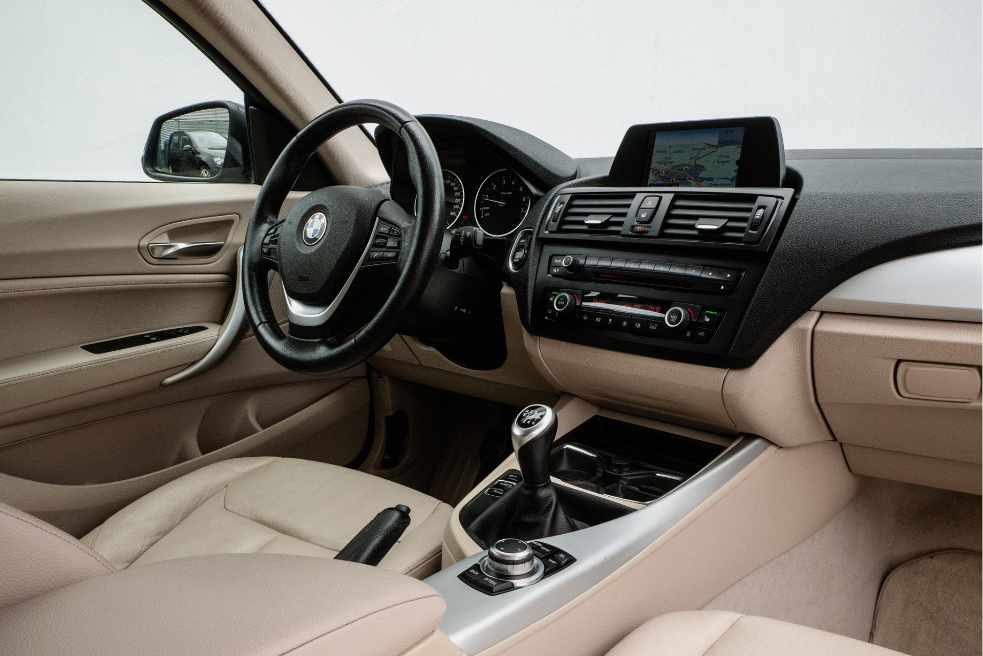 BMW 1-serie 116i 136pk Upgrade Edition Lederen int/ Stoelver, Auto's, 1-Serie, Euro 5, Gebruikt, Beige