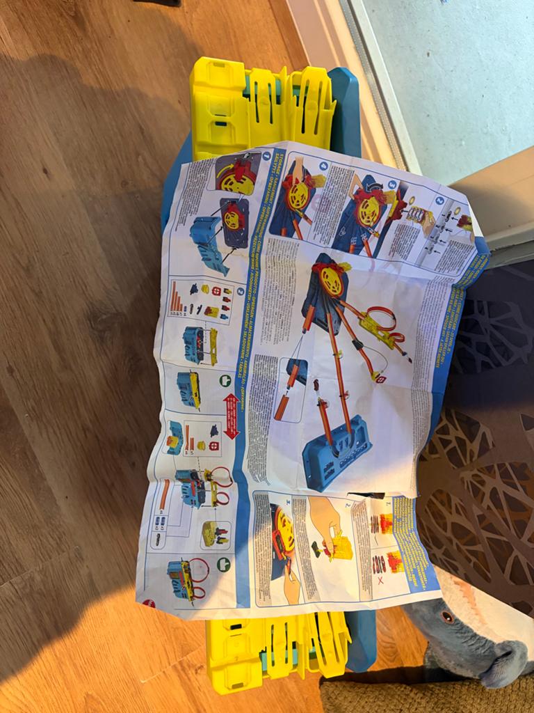 Hot Wheels Racebaan met Opbergkoffer - Zo goed als nieuw, Kinderen en Baby's, Speelgoed | Racebanen, Ophalen, Racebaan, Zelf te bouwen