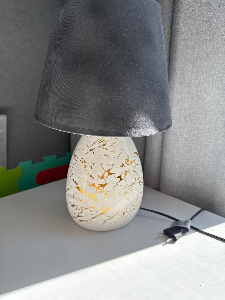 Prachtige marmerlook tafellamp met gouden details, Huis en Inrichting, Ophalen, Goud, Keramiek, Nachtlamp