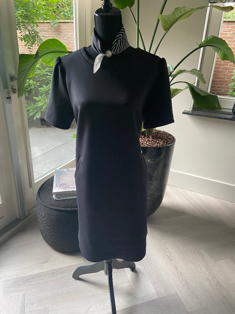 Nieuw zwart jurkje van Marc Cain - maat 44 (N6), Kleding | Dames, Zwart, Maat 42/44 (L), Nieuw, Ophalen of Verzenden