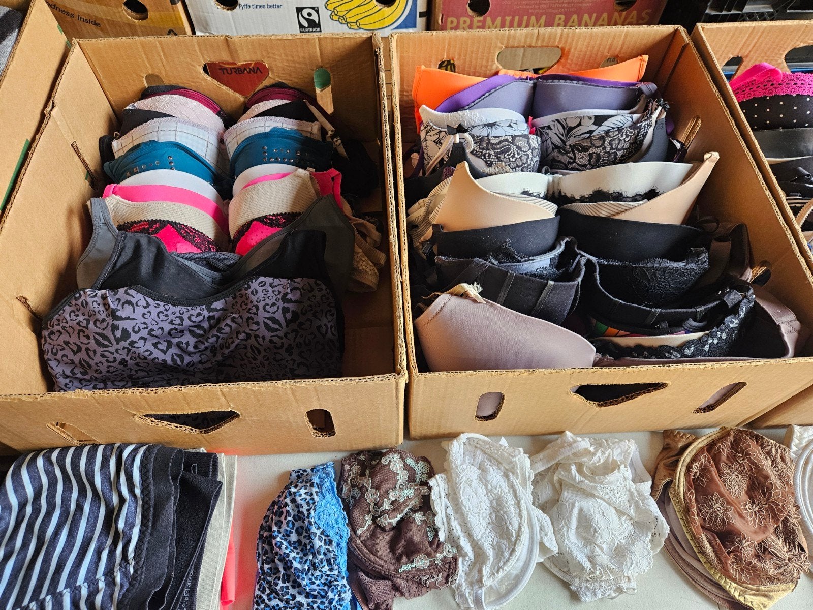 Grote partij damesondergoed en nachtkleding, Diverse merken, Ophalen, Meerkleurig, BH