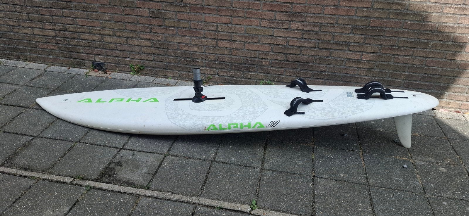 Windsurfplank Alpha 280 cm - Ideaal voor beginners, Watersport en Boten, 250 tot 300 cm, Gebruikt, Plank, Met vin(nen)