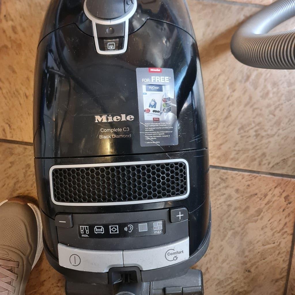 Te koop Miele C3  zwart blauw of roodstofzuiger, Gebruikt, Philips, Minder dan 1200 watt, Ophalen