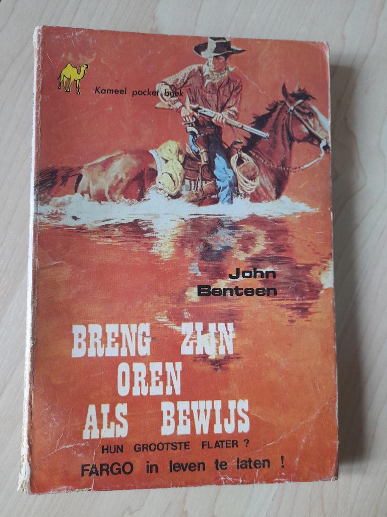 BRENG ZIJN OREN ALS BEWIJS  John Benteen Kameel pocket, Ophalen of Verzenden, Gelezen