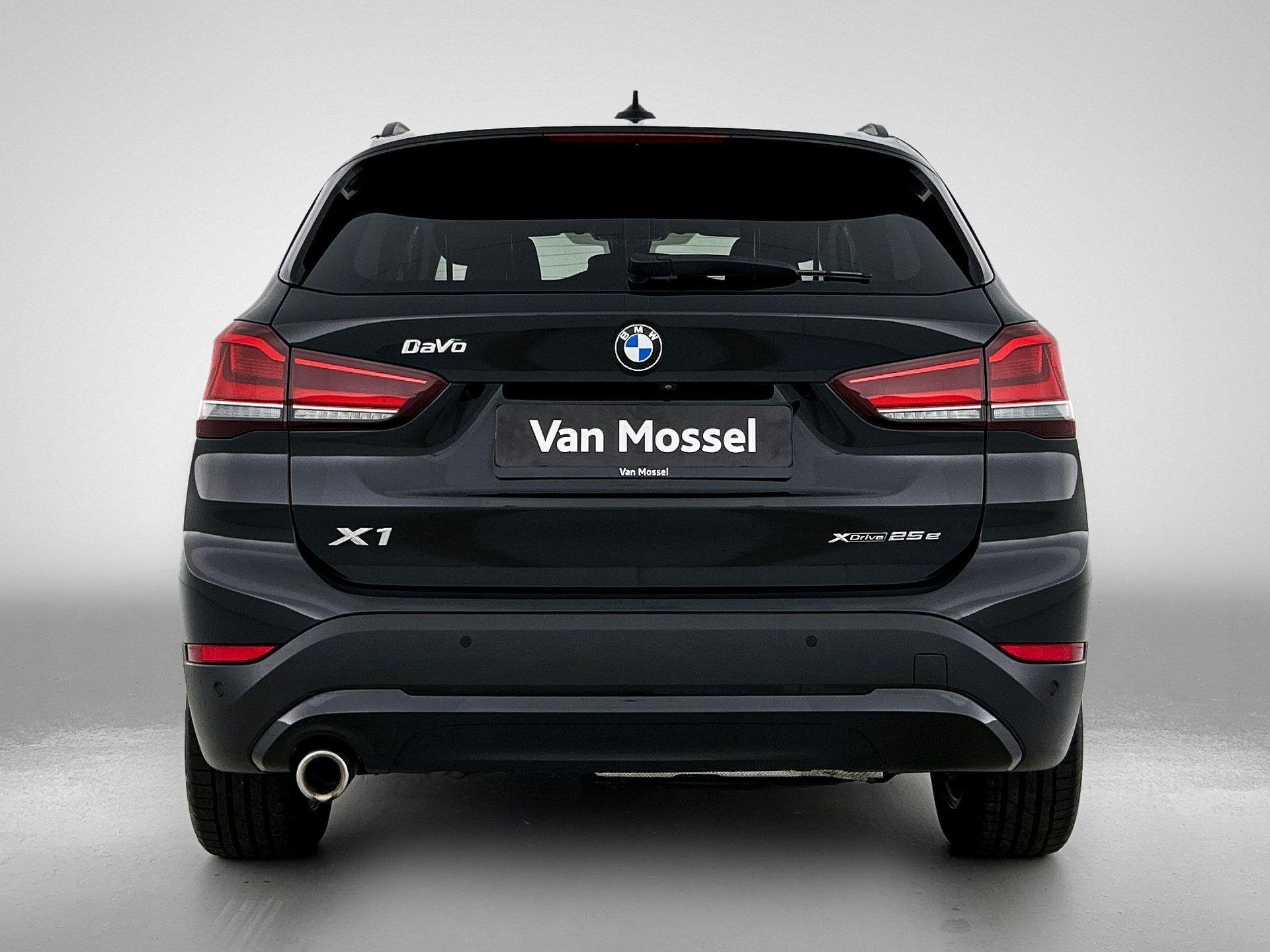 BMW X1 xDrive25e | Automaat | Achteruitrijcamera | Parkeerse, Auto's, 12 maanden, Stof, Gebruikt, 750 kg