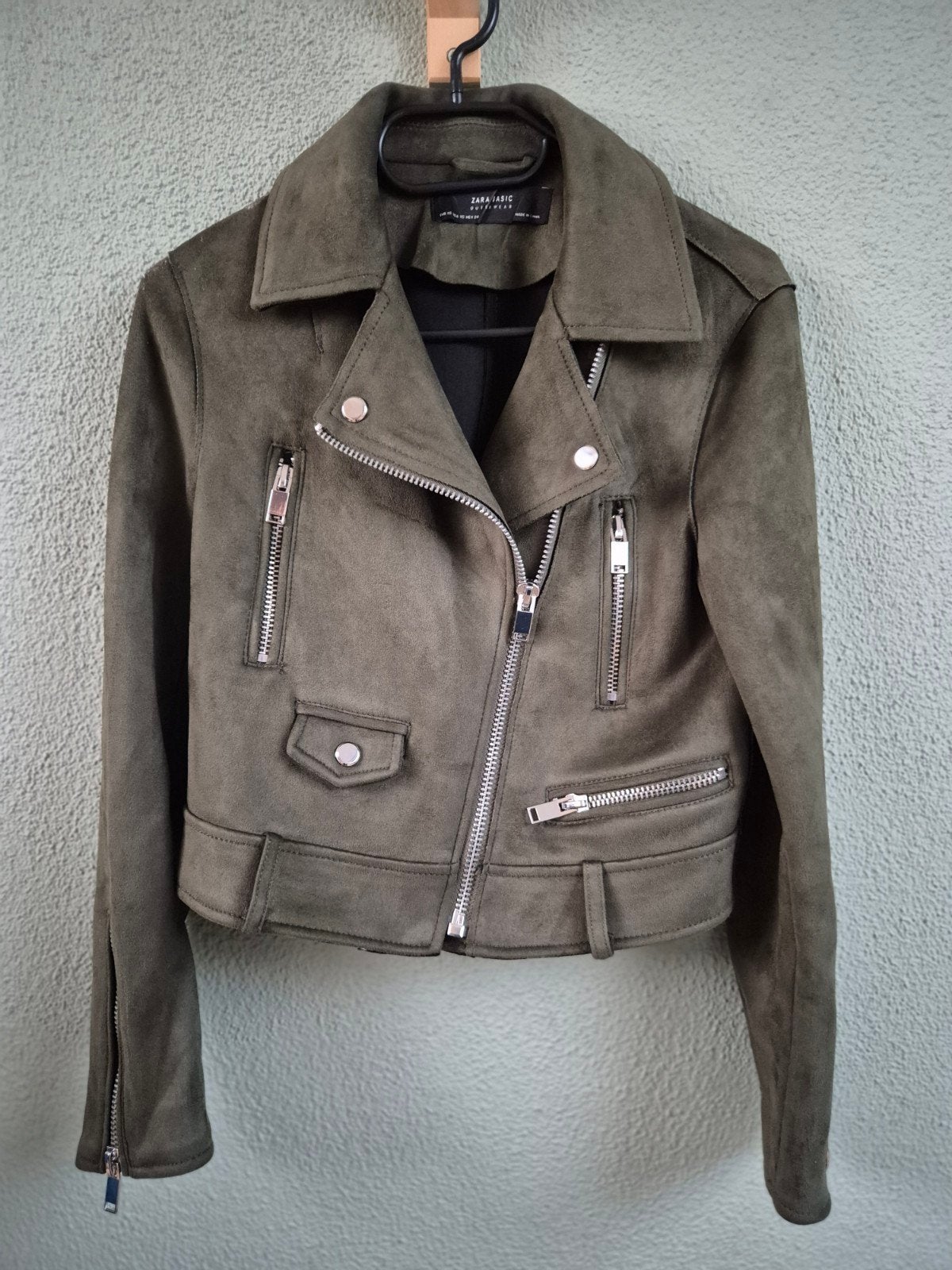 bikers jas , Zara, maat XS, soort suede,khaki kleur, Kleding | Dames, Jassen | Winter, Verzenden, Zara, Zo goed als nieuw, Maat 34 (XS) of kleiner