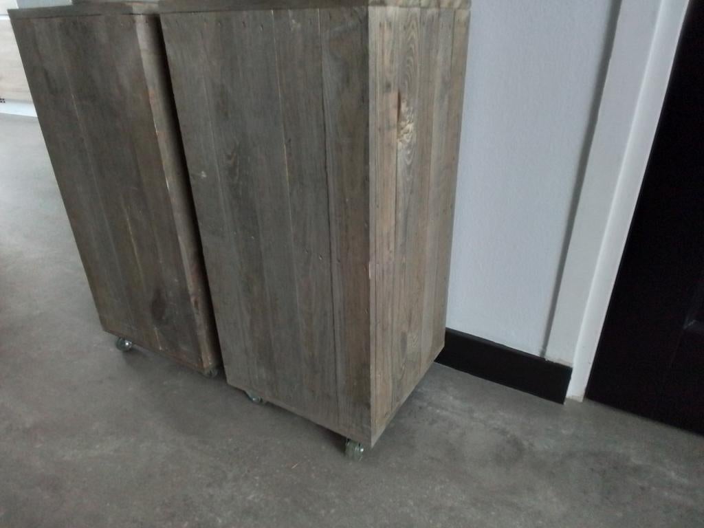 Set houten zuilen op wielen, Ophalen