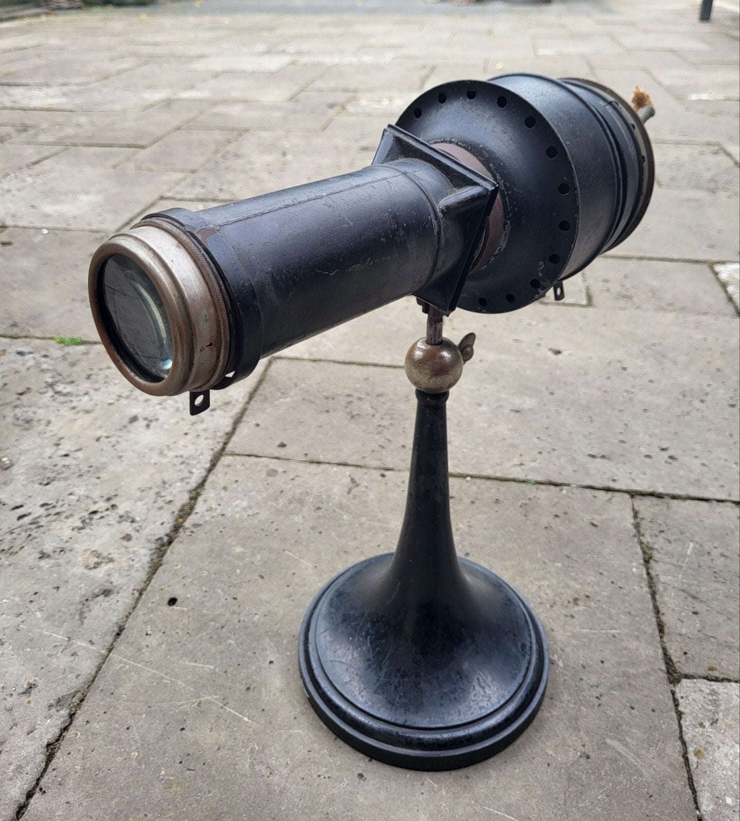 Antieke Toverlantaarn op zware metalen voet, Antiek en Kunst, Ophalen of Verzenden