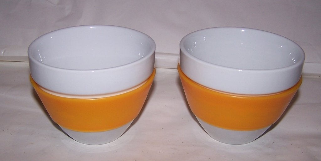2 mooie Chocomel mokken. Rubberen gele rand. Nwst., Overige merken, Keramiek, Nieuw, Ophalen of Verzenden