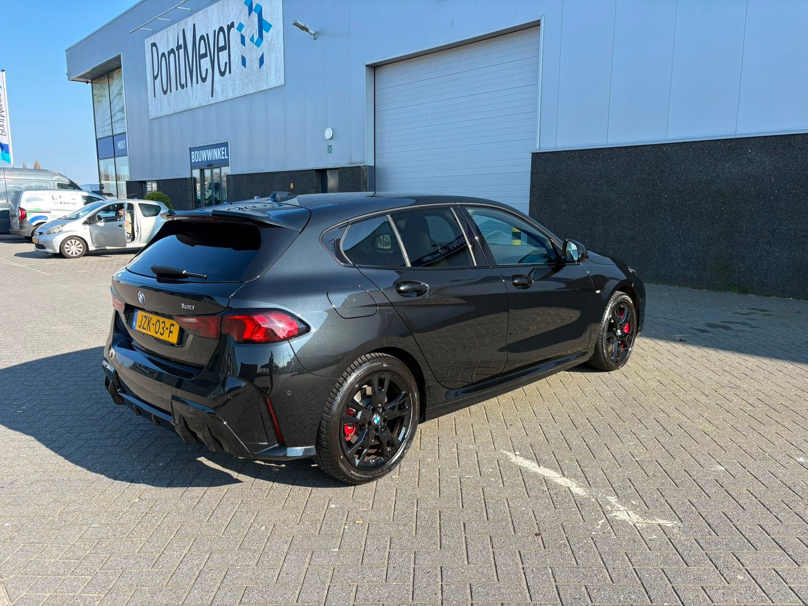 BMW 1-Serie 120 150pk Aut 2025 Zwart, Auto's, BMW, 156 pk, Alcantara, Zwart, Particulier