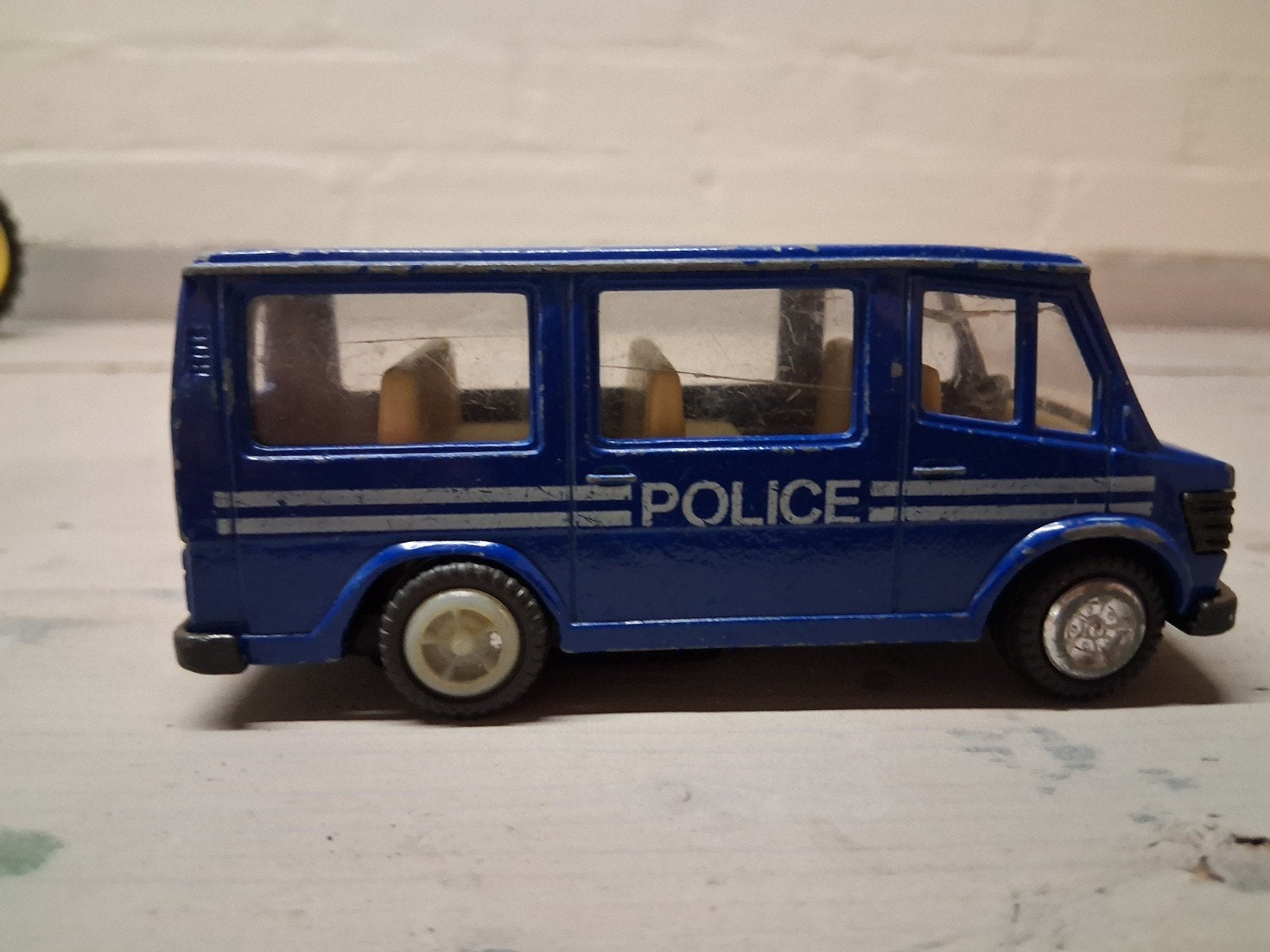vintage speelgoed Volkswagen politiebusje, Hobby en Vrije tijd, Modelauto's | 1:24, Overige merken, Ophalen of Verzenden