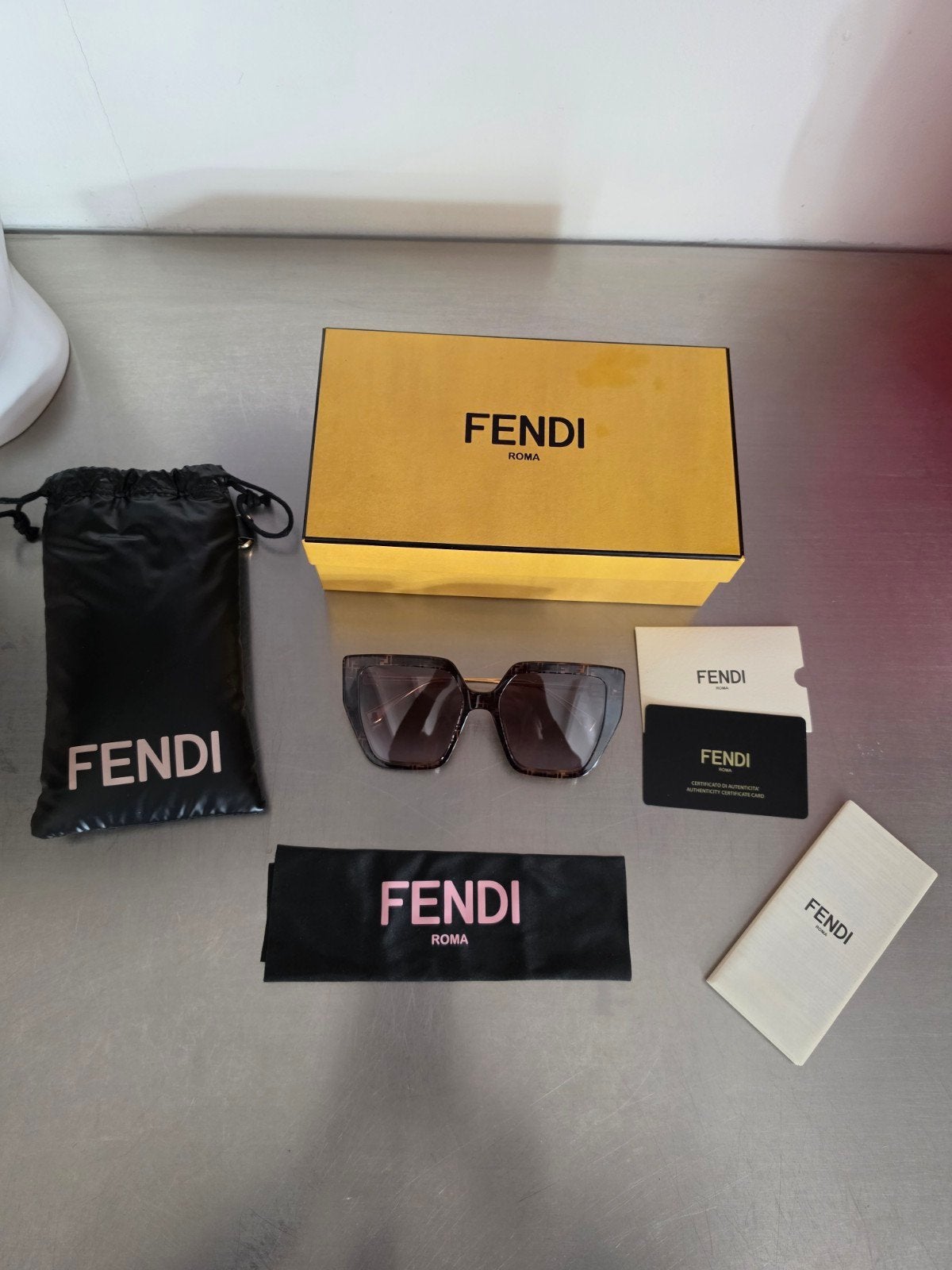 Fendi Baguette FE40012U zonnebril, Ophalen of Verzenden, Bruin, Overige merken