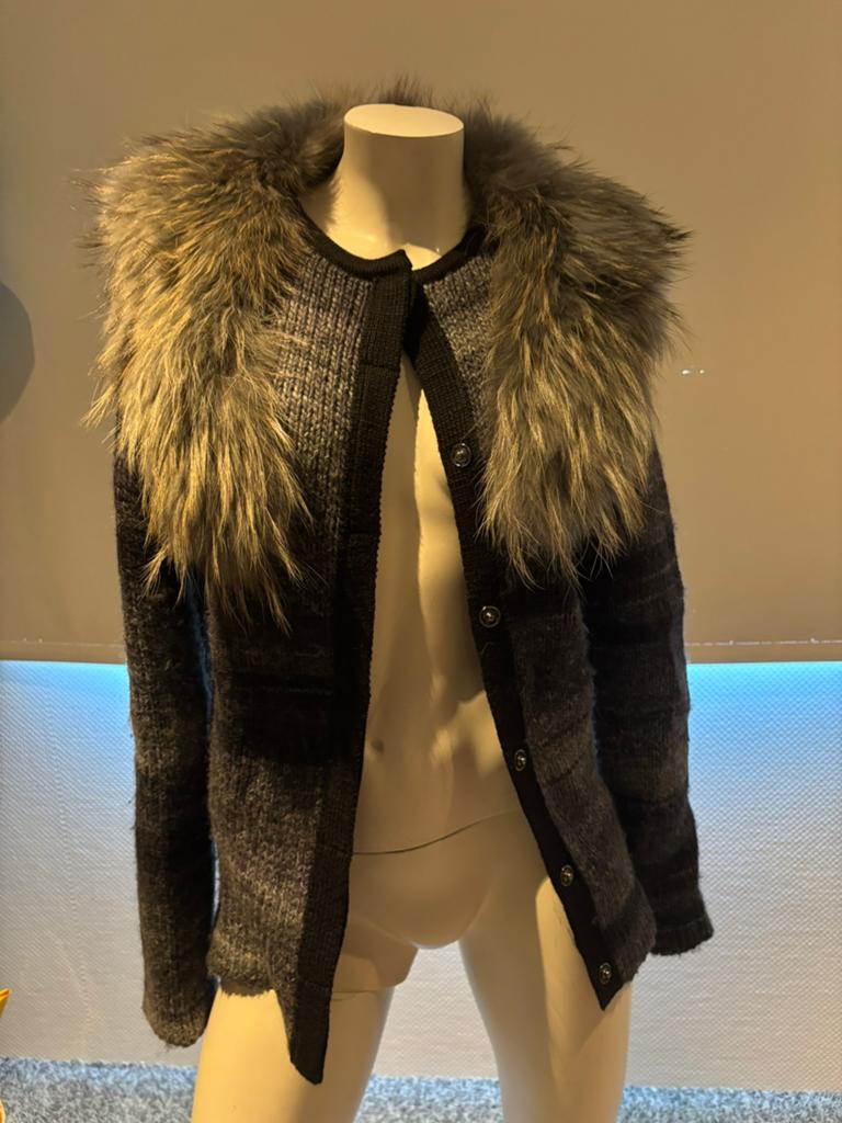 Who’s who vest met wol kraag kan eraf. Maat it 42. Nl 38, Ophalen of Verzenden, Zo goed als nieuw, Maat 38/40 (M), Zwart