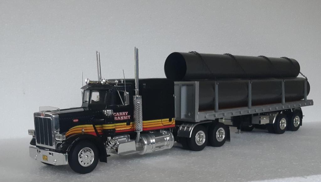 Revell Peterbilt 359  met flatbed trailer schaal 1:24, Ophalen of Verzenden, Zo goed als nieuw, Bus of Vrachtwagen, Revell