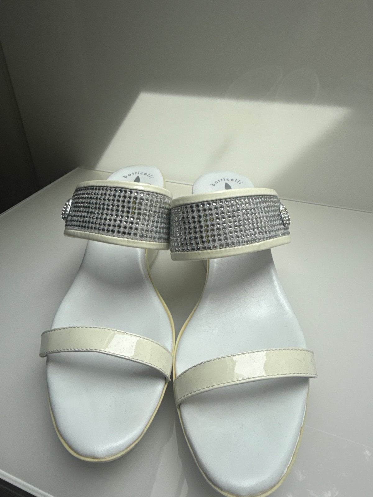 Botticelli Limited sleehakken met strass - Maat 39, Ophalen of Verzenden, Zo goed als nieuw, Wit, Sandalen of Muiltjes