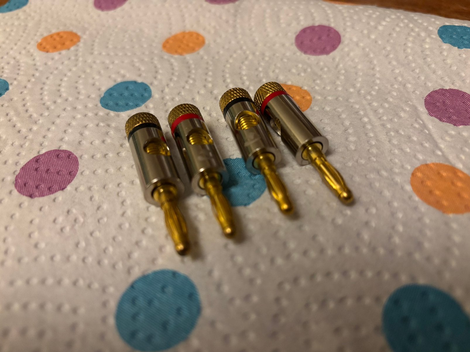 4 Nedis Schroef-banaanpluggen / banana-pluggen, Ophalen of Verzenden, Zo goed als nieuw, Minder dan 2 meter, Luidsprekerkabel