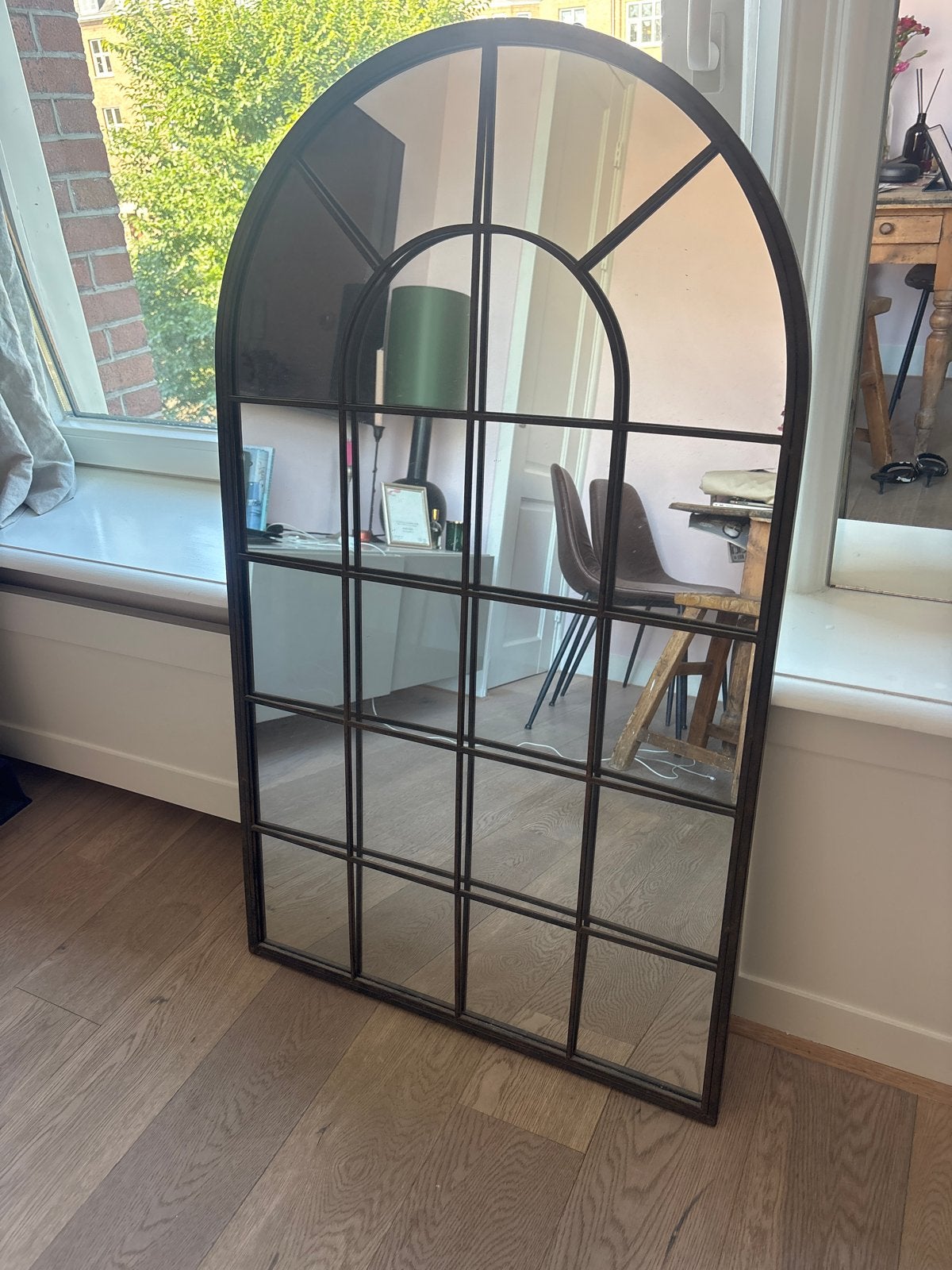 Mooie spiegel met boog en metalen frame - 65x110 cm, Huis en Inrichting, Woonaccessoires | Spiegels, Ophalen, 100 tot 150 cm, Zo goed als nieuw