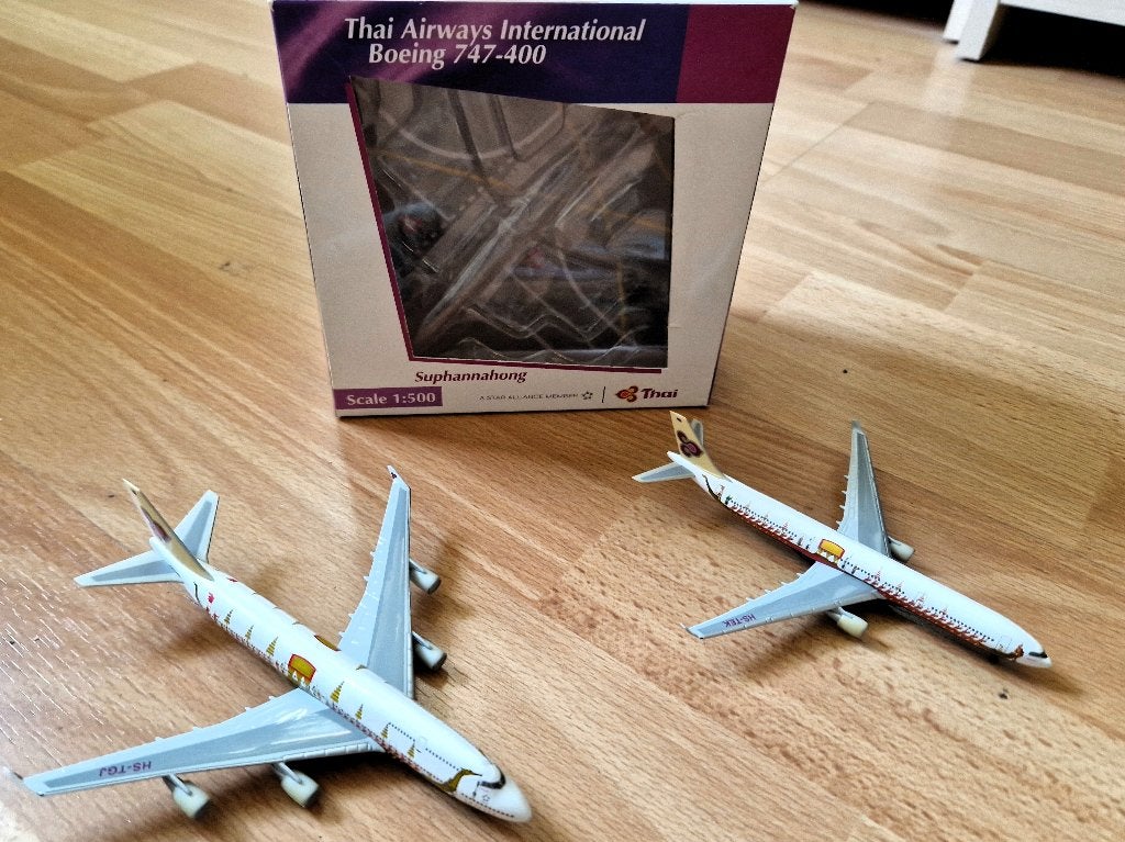 Herpa 1:500 Thai A330-300 en B747-400 "Royal barge set", Verzamelen, Ophalen of Verzenden, Zo goed als nieuw, Schaalmodel