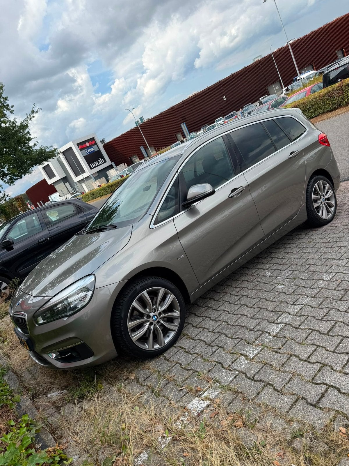 BMW 2-Serie Gran Tourer 2.0 220I AUT 2016 Grijs, Auto's, 1998 cc, 2-Serie Gran Tourer, 7 stoelen, Origineel Nederlands
