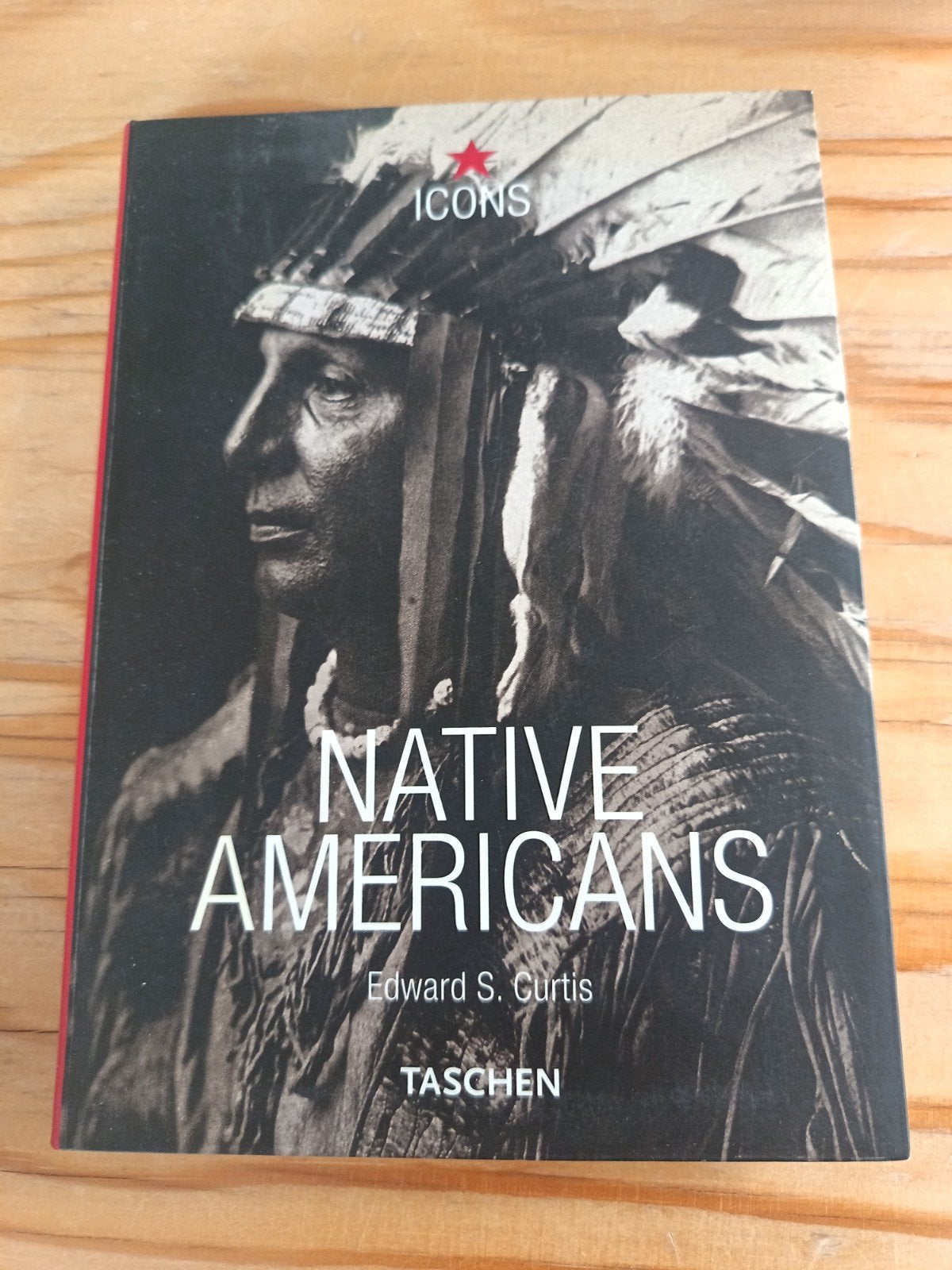 Icons Native Americans - Edward S. Curtis (Taschen), Ophalen of Verzenden, Zo goed als nieuw, Fotografie algemeen, Edward S. Curtis