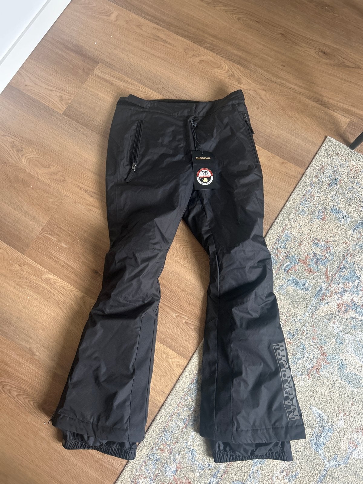 Nieuwe Napapijri dames skibroek - Maat M met kaartjes, Ophalen of Verzenden, Nieuw, Maat 38/40 (M), Broek