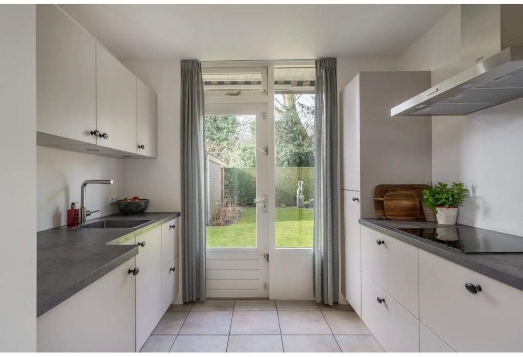 Moderne taupe/beige dubbelwandige keuken GEDEMONTEERD, Overige kleuren, Dubbelwandige keuken, Ophalen of Verzenden, Zo goed als nieuw