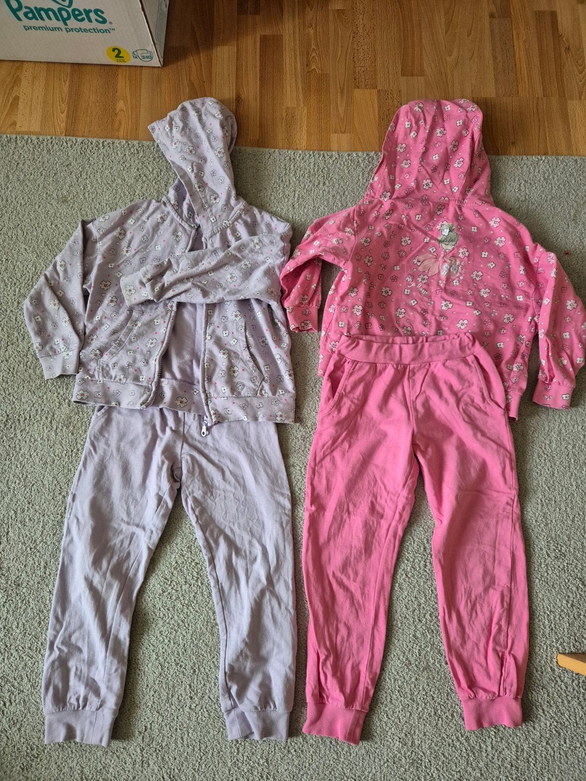 Sets voor tweeling 110/116, Kinderen en Baby's, Ophalen of Verzenden, Zo goed als nieuw, Kleding