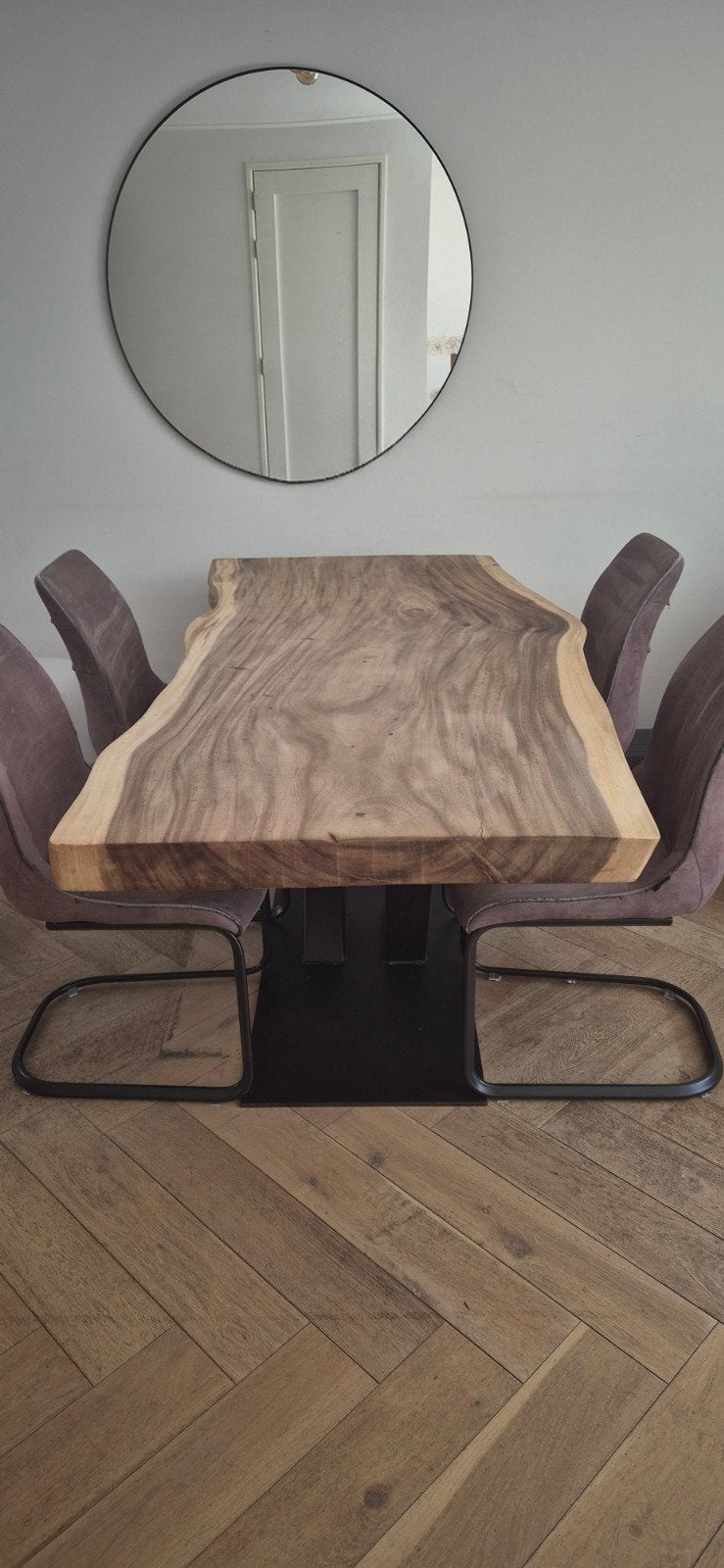 Indonesische boomstamtafel met zwarte onderpoot, 200 cm of meer, 50 tot 100 cm, Zo goed als nieuw, Vijf personen of meer