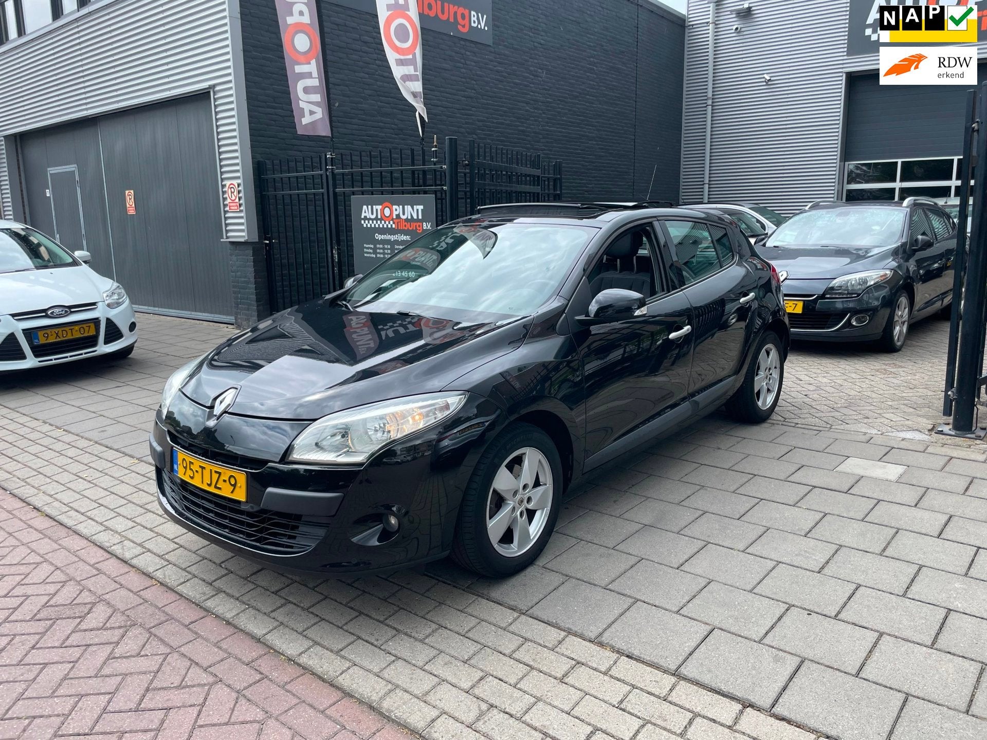 Renault Mégane 1.6 Dynamique 2e Eigenaar! Pano Airco Navi P, Euro 5, Gebruikt, 4 cilinders, Zwart
