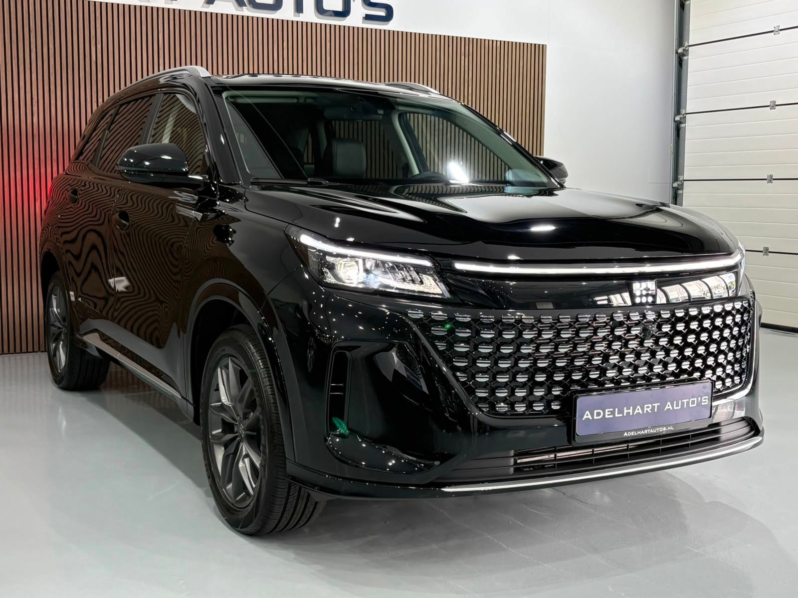DFSK E5 1.5 PHEV Luxury 7 Pers Automaat Nieuw / Panorama dak, 1498 cc, Zwart, 4 cilinders, Zwart